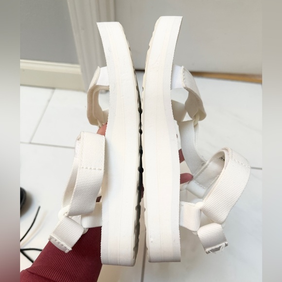 Teva Universal Midform Sandal in White Size 7 - Picture 8 of 8